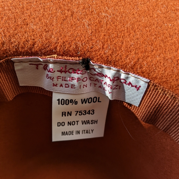 Beautiful Red Hat wool 100% 🤠 brand New never wear... - Picture 5 of 7